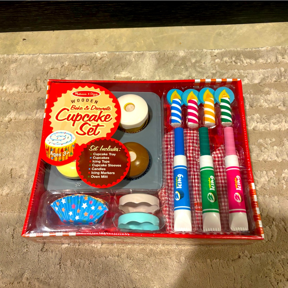 Melissa & Doug Bake and Decorate Cupcakes Set